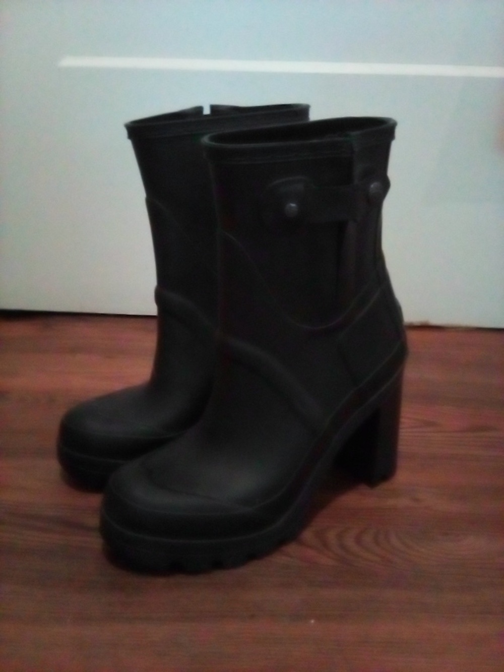 Hunter Heel Boots US Size 6 Black (One broken snap) Hunter high heel rain boots